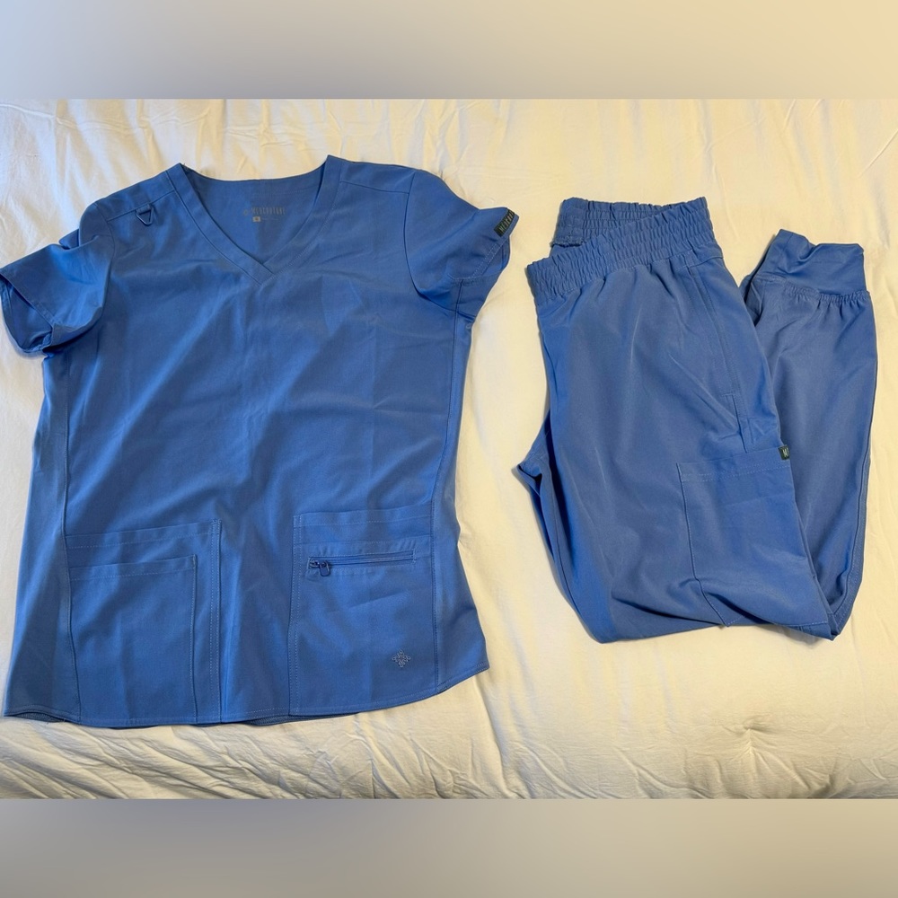 Scrub set